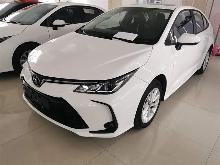 Фото 2 - Toyota Corolla