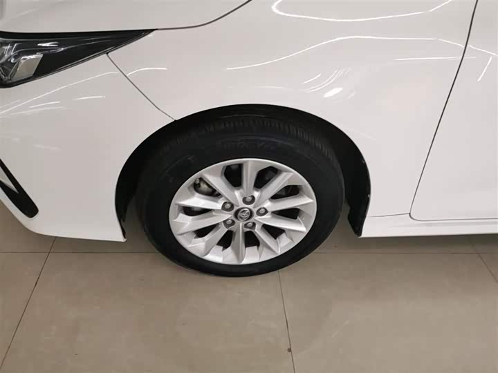 Фото 23 - Toyota Corolla