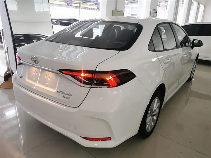 Фото 7 - Toyota Corolla