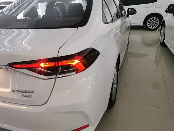 Фото 8 - Toyota Corolla