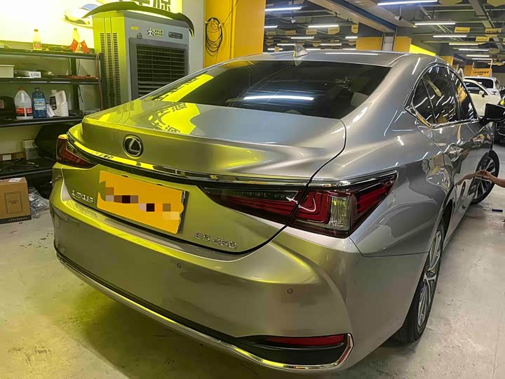 Фото 4 - Lexus ES