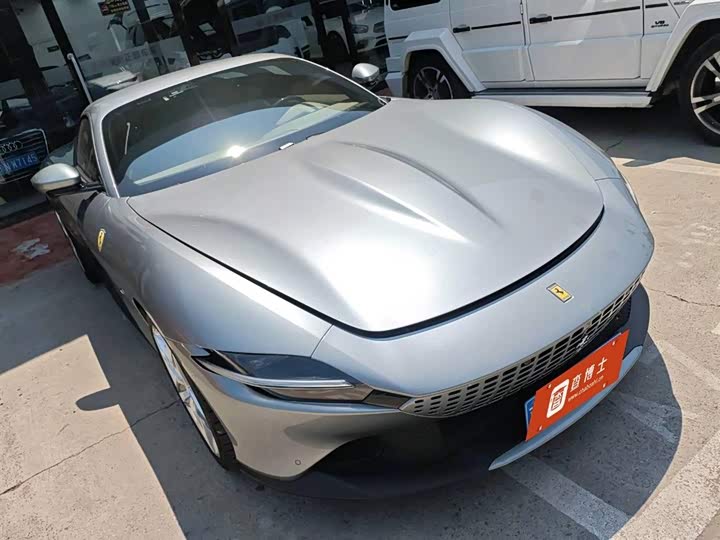 Фото 11 - Ferrari Roma