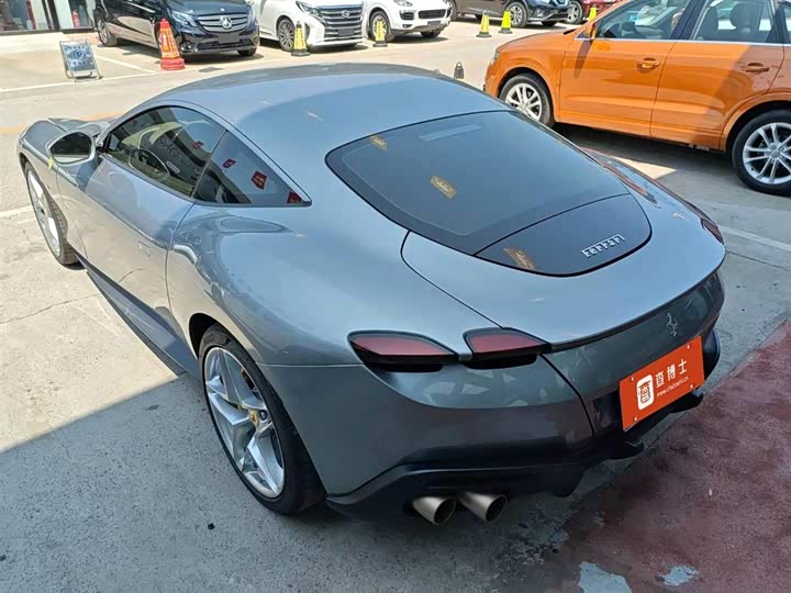 Фото 12 - Ferrari Roma