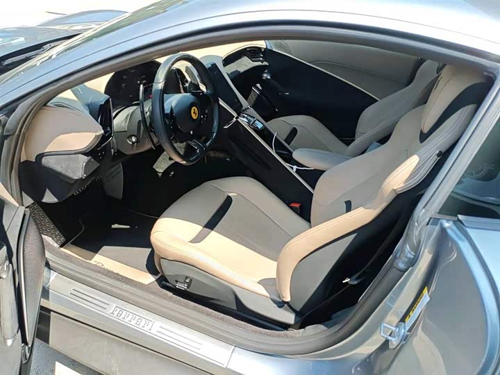 Фото 13 - Ferrari Roma