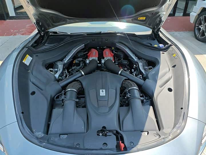 Фото 14 - Ferrari Roma