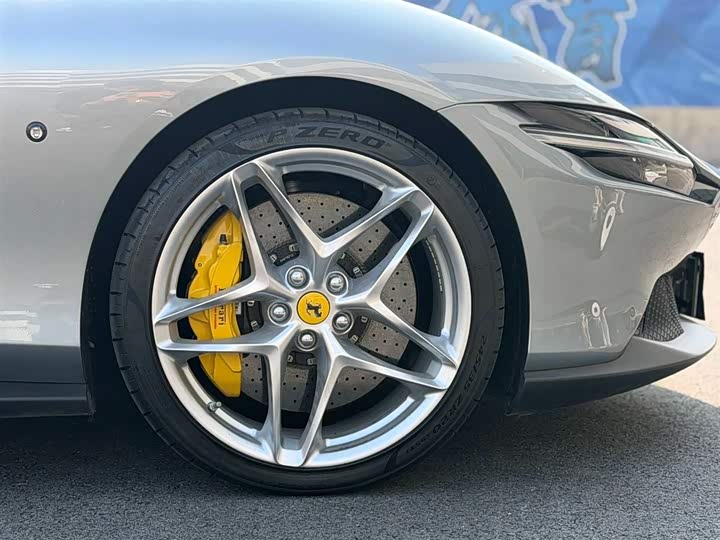 Фото 6 - Ferrari Roma