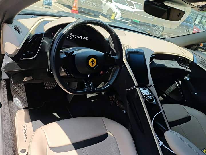 Фото 9 - Ferrari Roma