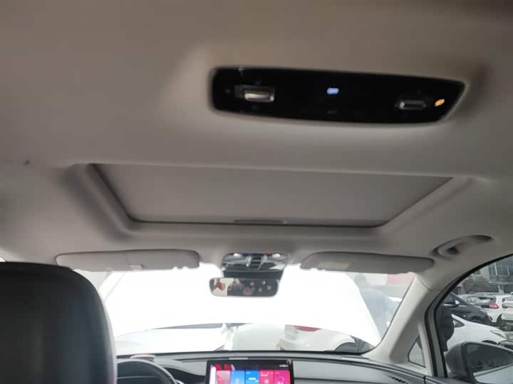 Фото 18 - Roewe iMax 8