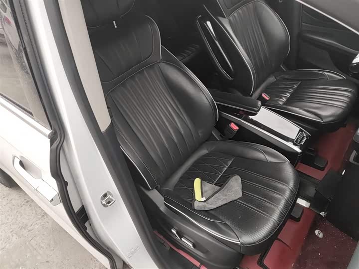 Фото 25 - Roewe iMax 8