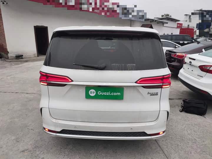 Фото 6 - Roewe iMax 8