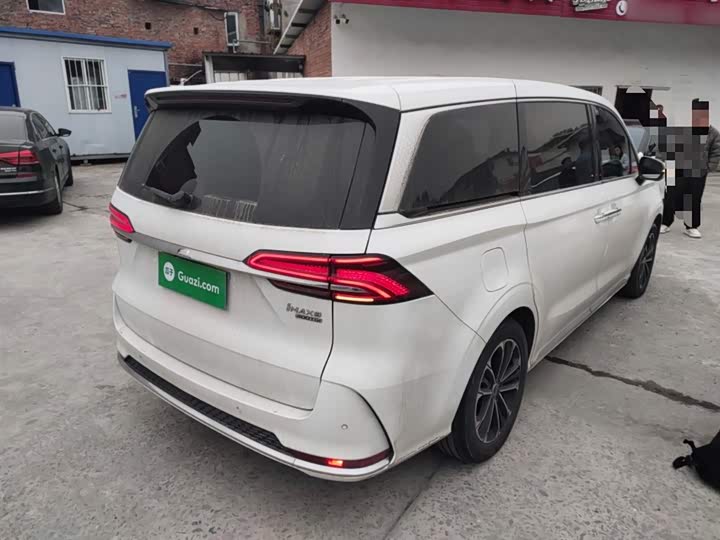 Фото 7 - Roewe iMax 8