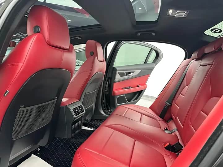 Фото 5 - Jaguar XE L