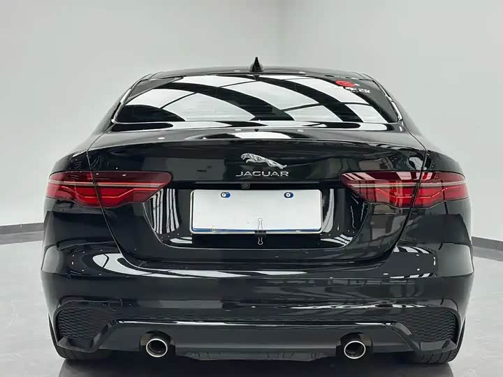 Фото 8 - Jaguar XE L