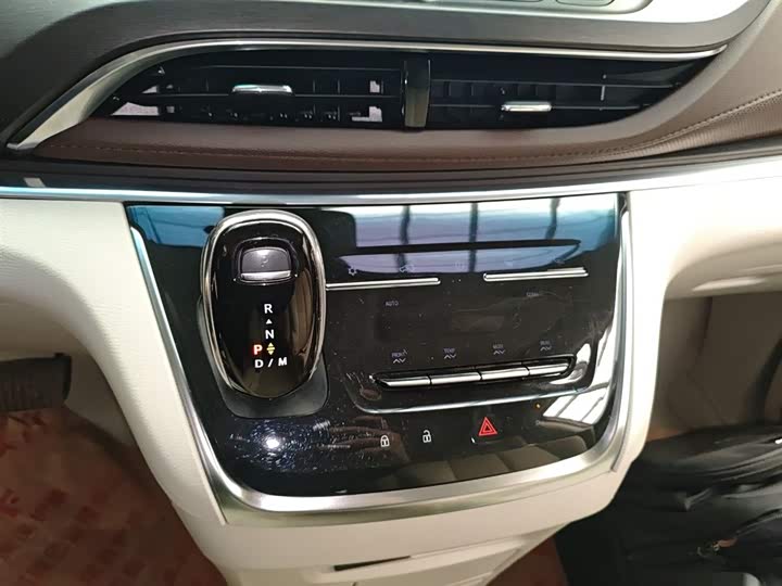 Фото 14 - Buick GL8 ES