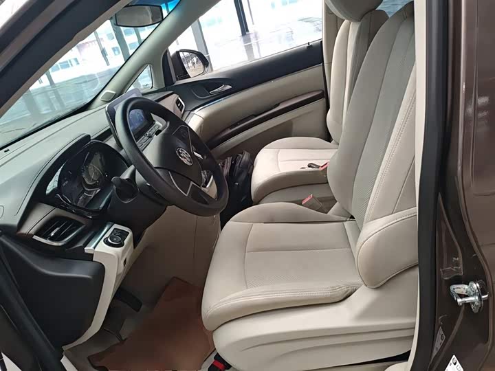 Фото 15 - Buick GL8 ES