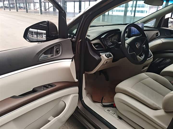 Фото 16 - Buick GL8 ES