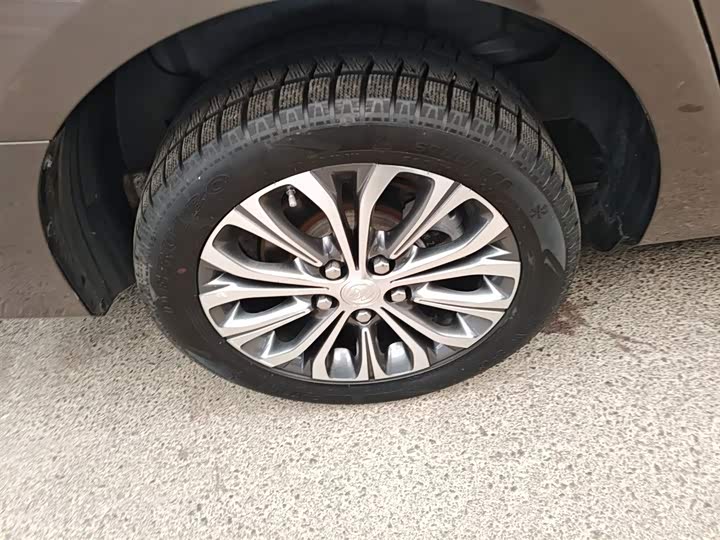 Фото 26 - Buick GL8 ES