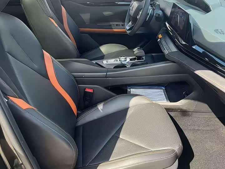 Фото 10 - Changan UNI-V