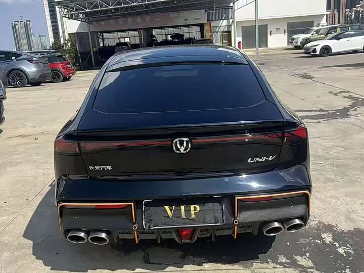 Фото 16 - Changan UNI-V