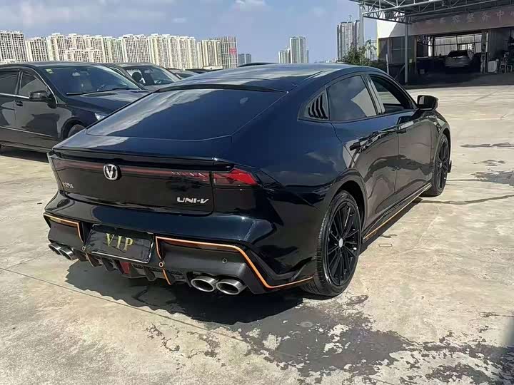 Фото 17 - Changan UNI-V