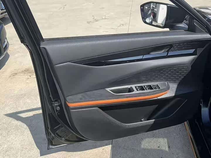 Фото 5 - Changan UNI-V