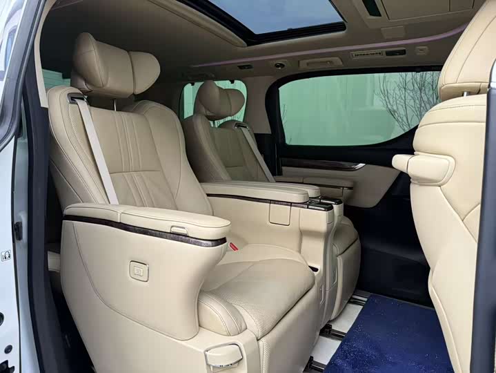 Фото 7 - Toyota Vellfire