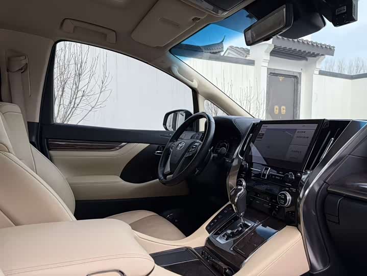 Фото 8 - Toyota Vellfire