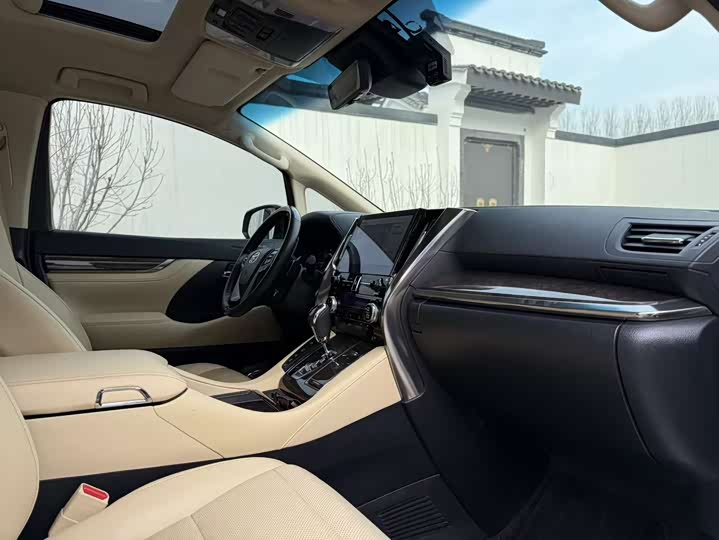 Фото 9 - Toyota Vellfire