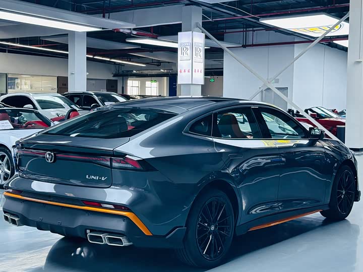 Фото 15 - Changan UNI-V