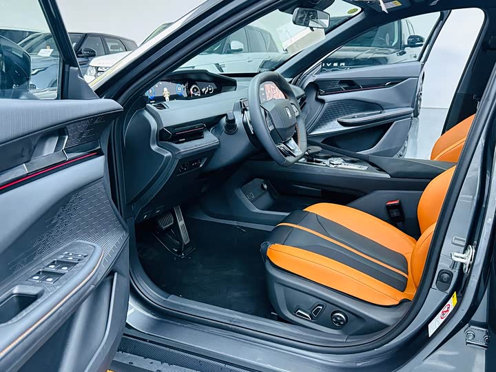 Фото 4 - Changan UNI-V