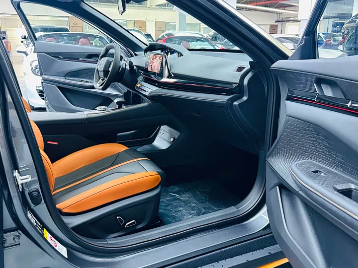 Фото 8 - Changan UNI-V