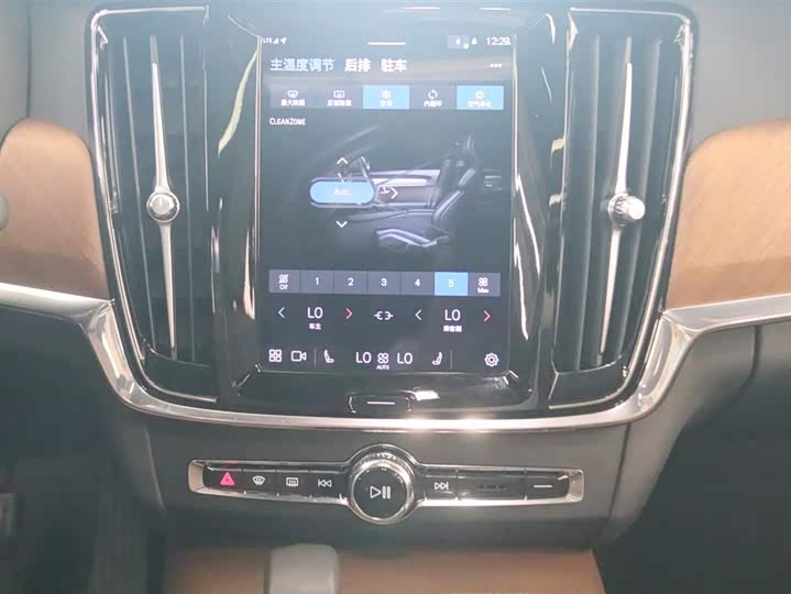 Фото 10 - Volvo S90 Hybrid