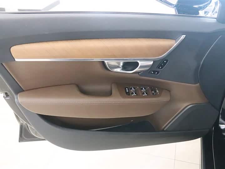 Фото 12 - Volvo S90 Hybrid