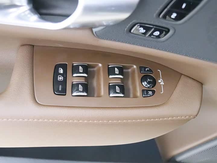 Фото 13 - Volvo S90 Hybrid