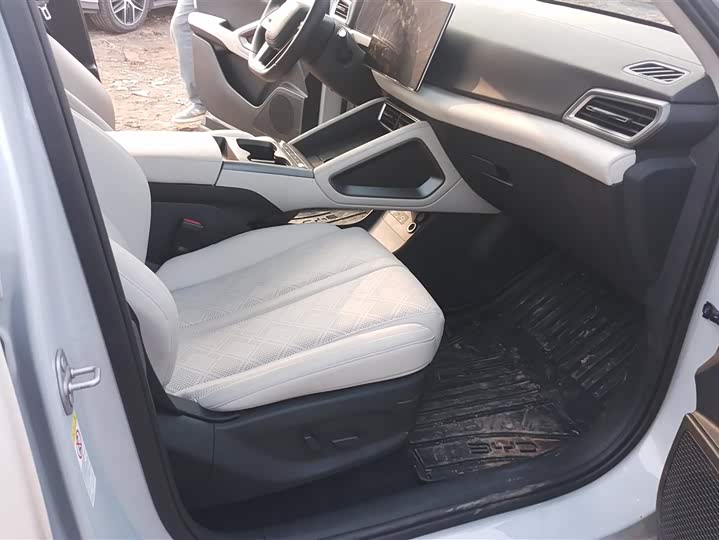 Фото 8 - BYD Yuan Up