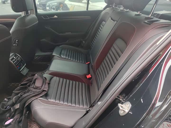 Фото 17 - Volkswagen Magotan