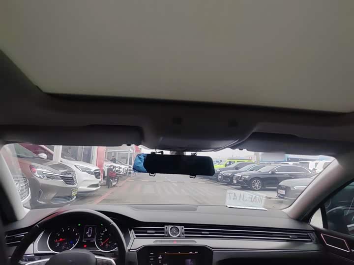 Фото 18 - Volkswagen Magotan