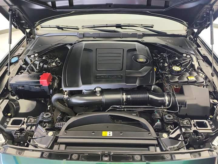 Фото 10 - Jaguar XF L