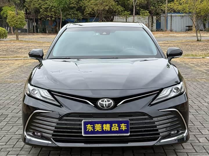 Фото 4 - Toyota Camry