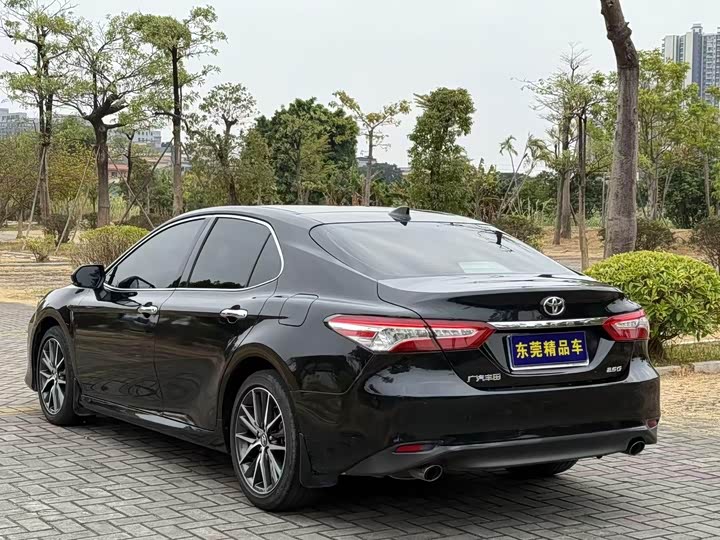 Фото 5 - Toyota Camry