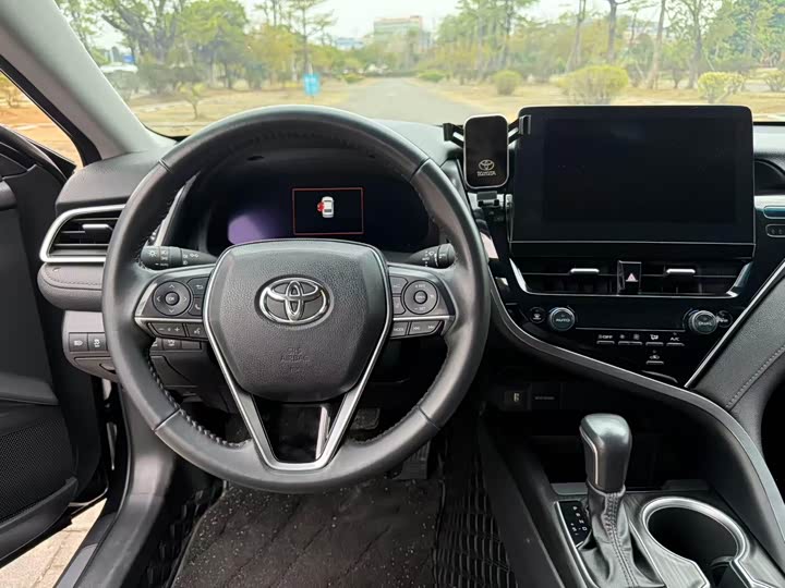 Фото 7 - Toyota Camry