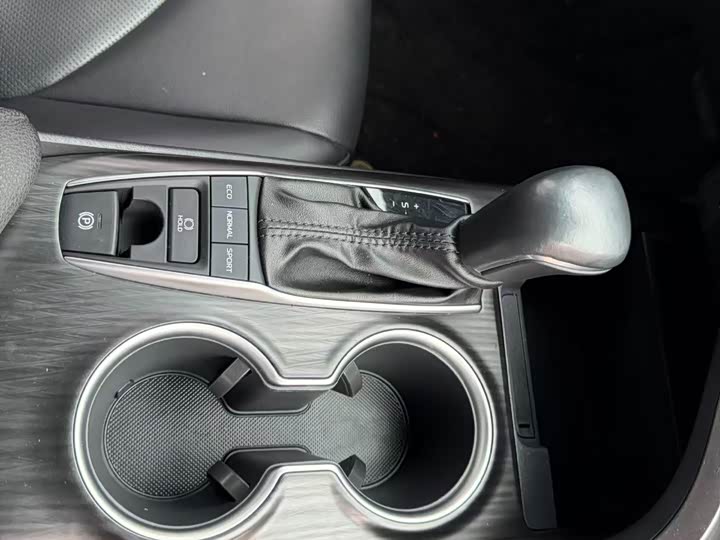 Фото 9 - Toyota Camry