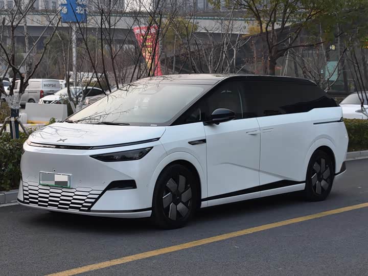 Фото 1 - XPeng X9