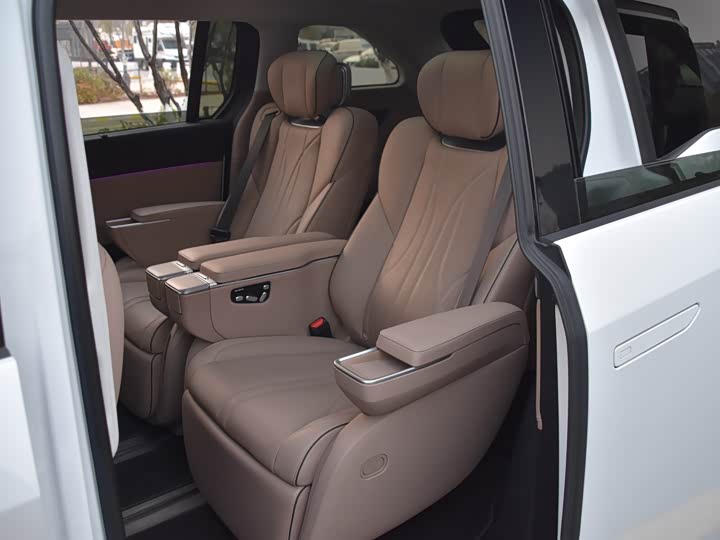 Фото 10 - XPeng X9