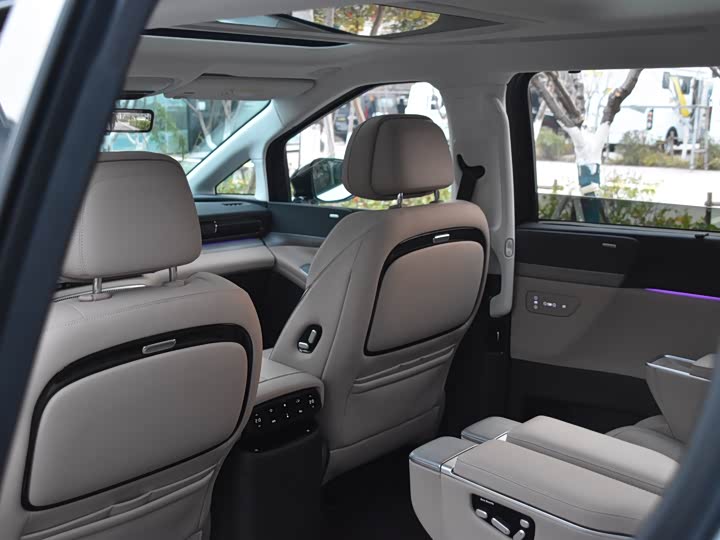 Фото 11 - XPeng X9