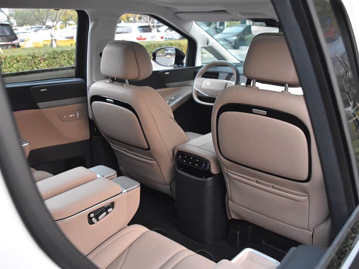 Фото 13 - XPeng X9