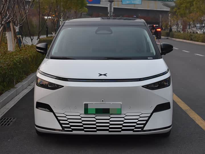 Фото 4 - XPeng X9