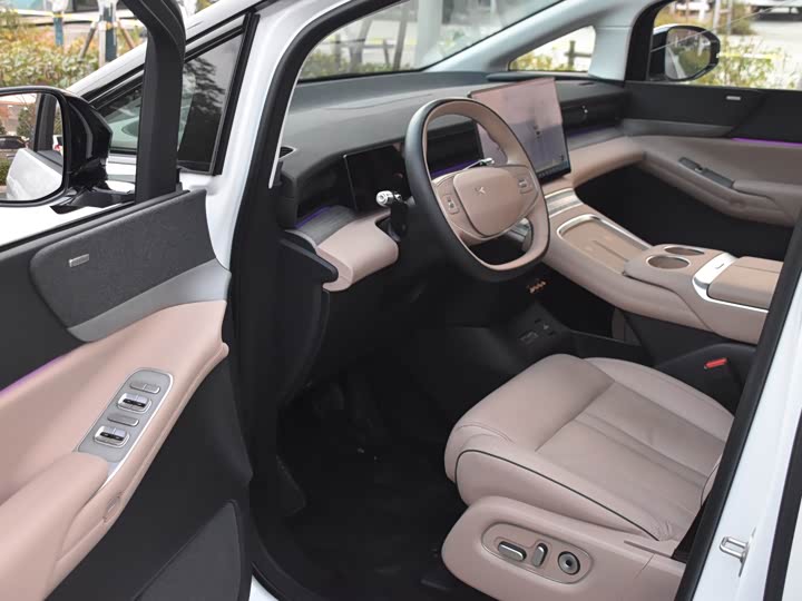 Фото 8 - XPeng X9