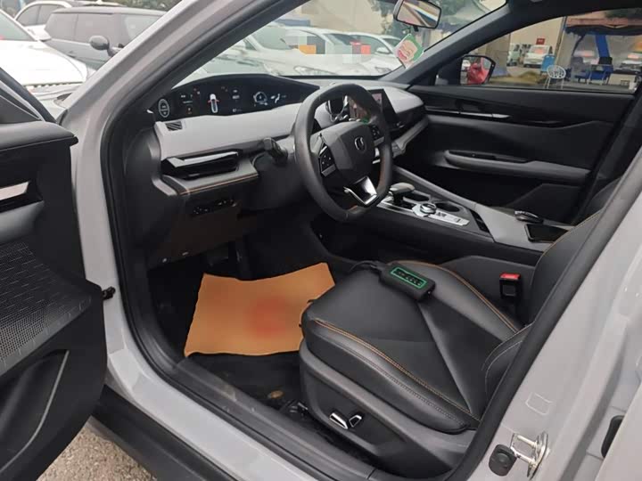 Фото 16 - Changan UNI-V