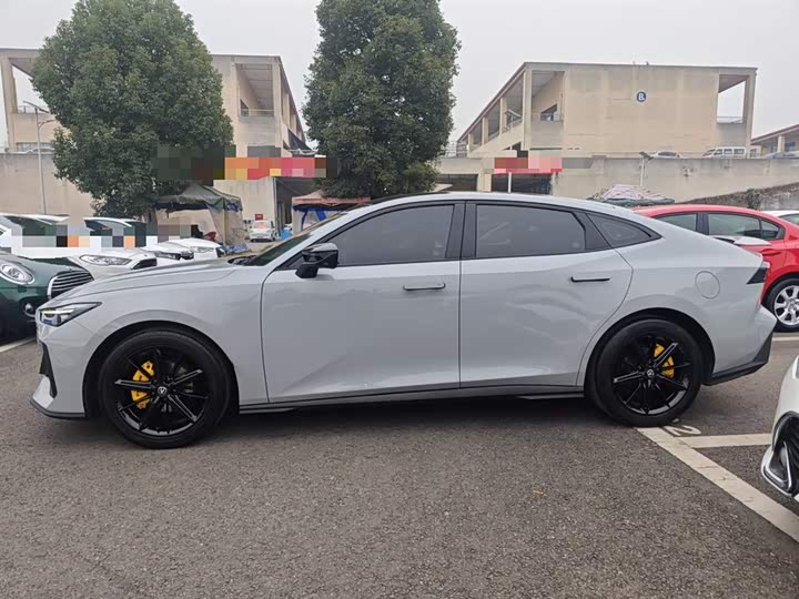 Фото 5 - Changan UNI-V